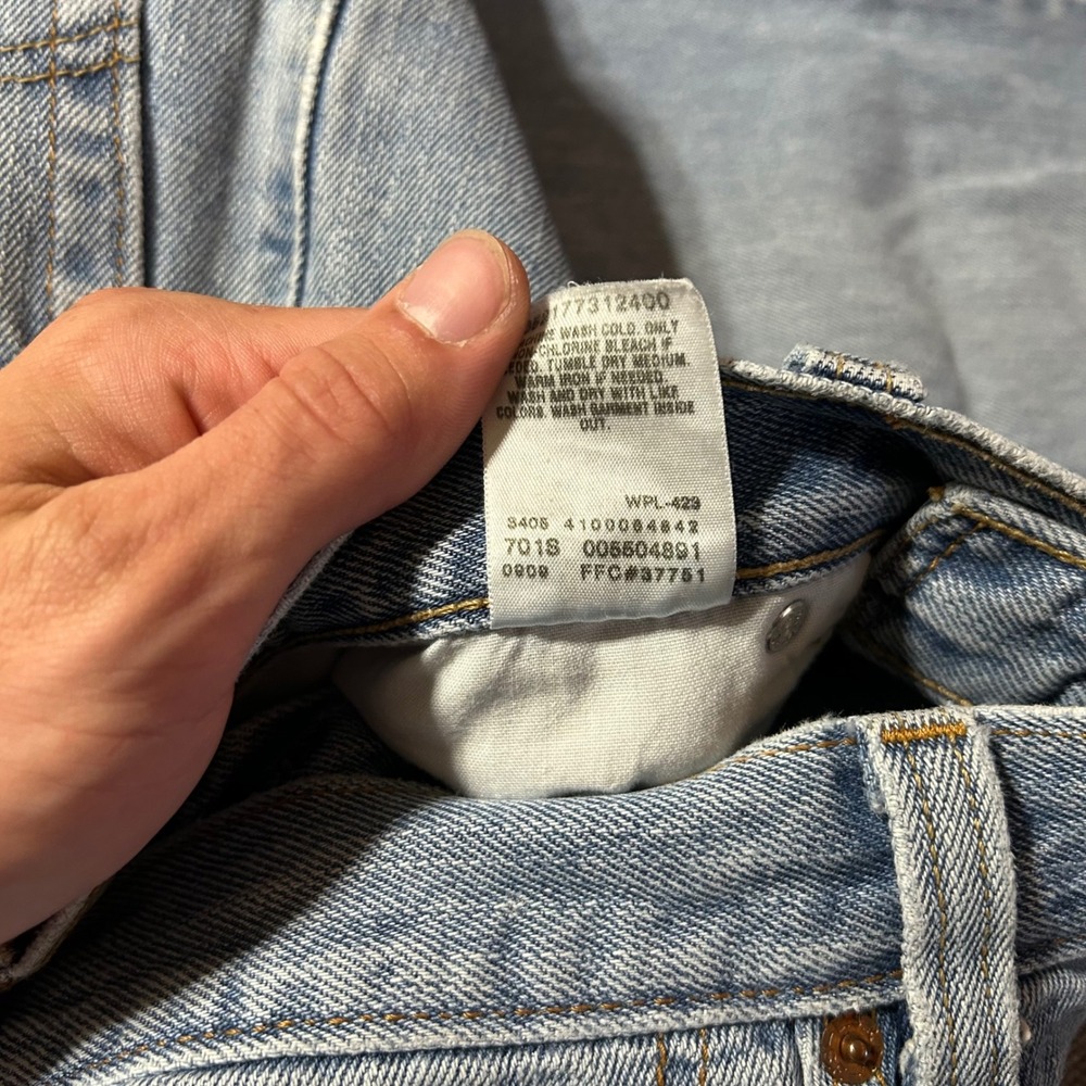 Levis 550 Relaxed Fit Jeans Mens 35x30 Light Wash Denim Tapered Leg 00550-4891 - Picture 8 of 11